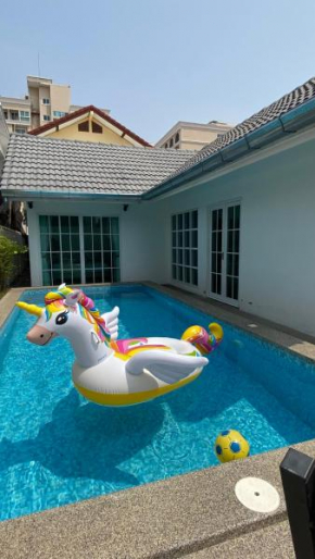 Luxury Pool Villa Pattaya Center C3- 3 Bedroom